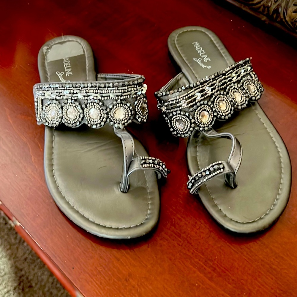 Adeline - Silver jeweled flip flops